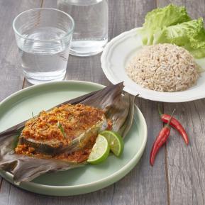 Spanish mackerel with spices and rice